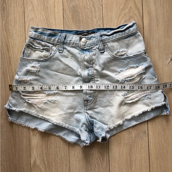 Abercrombie & Fitch Distressed Jean Shorts Women’s Size 26 x 2 - Picture 5 of 11